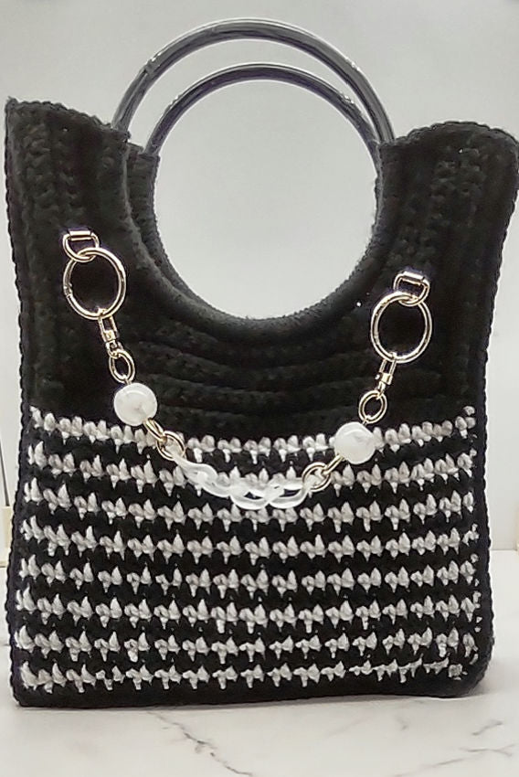“Lela”  - Crochet Hounds Tooth Pattern Tote
