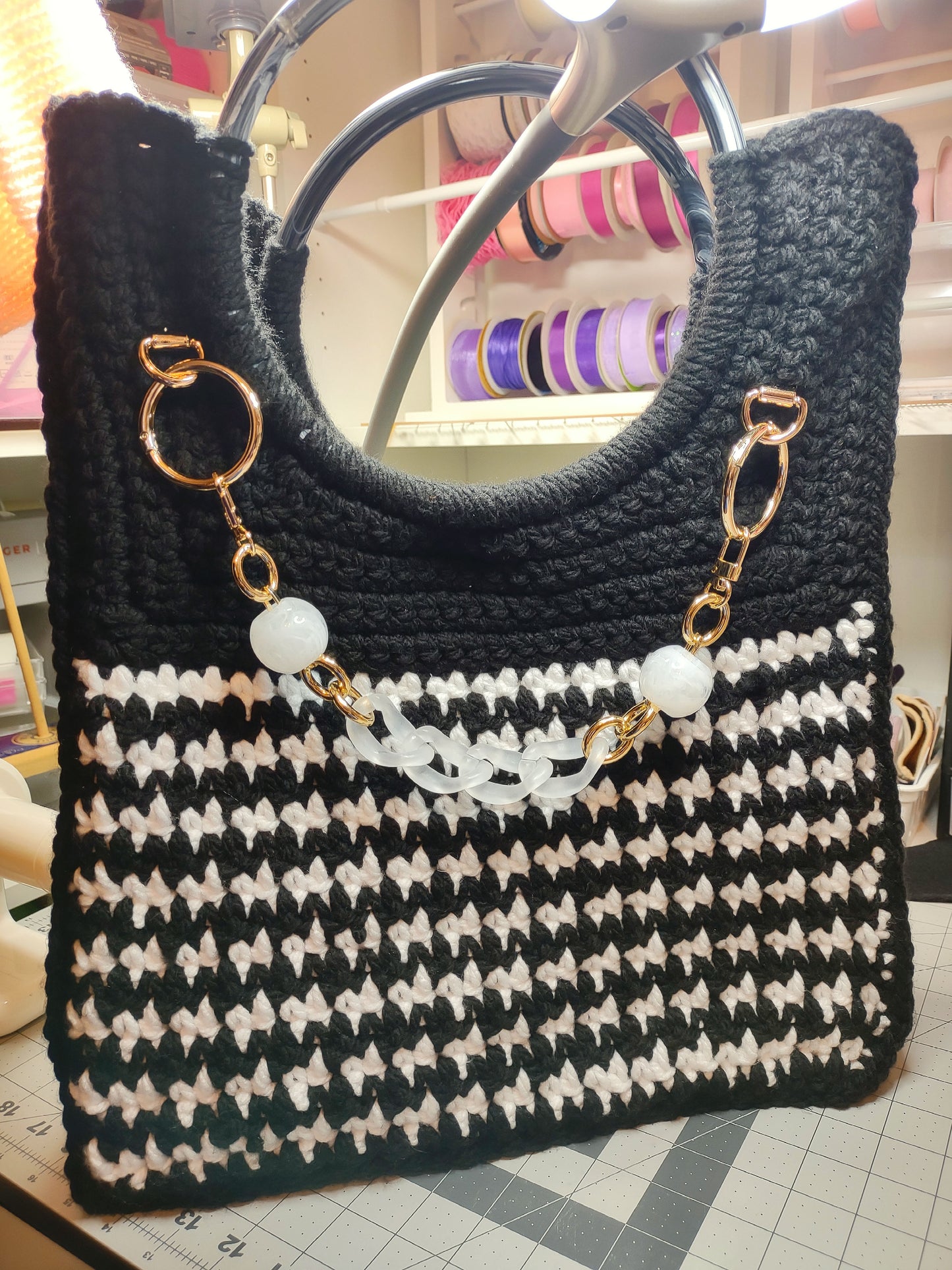 “Lela”  - Crochet Hounds Tooth Pattern Tote